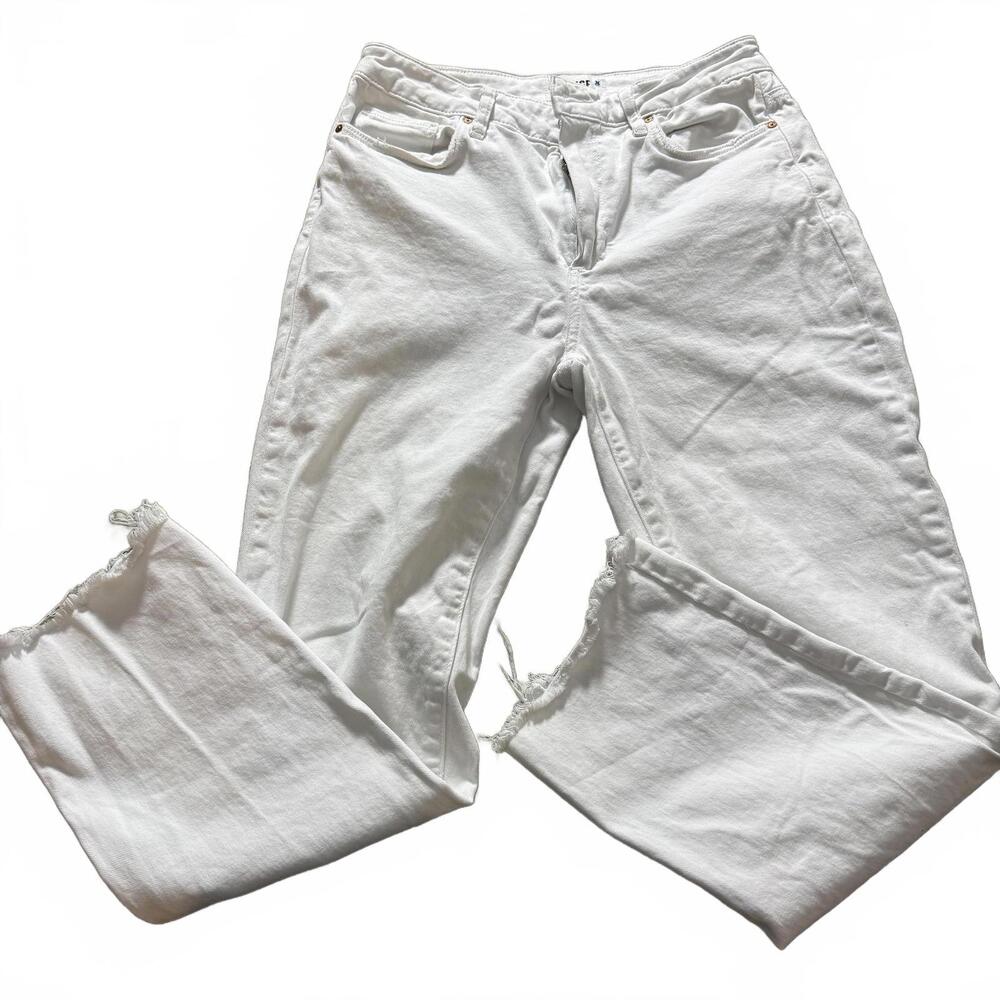 PAIGE White Cindy Jean SZ 30 High Rise, Straight Leg Quiet Luxury Preppy Trendy‎